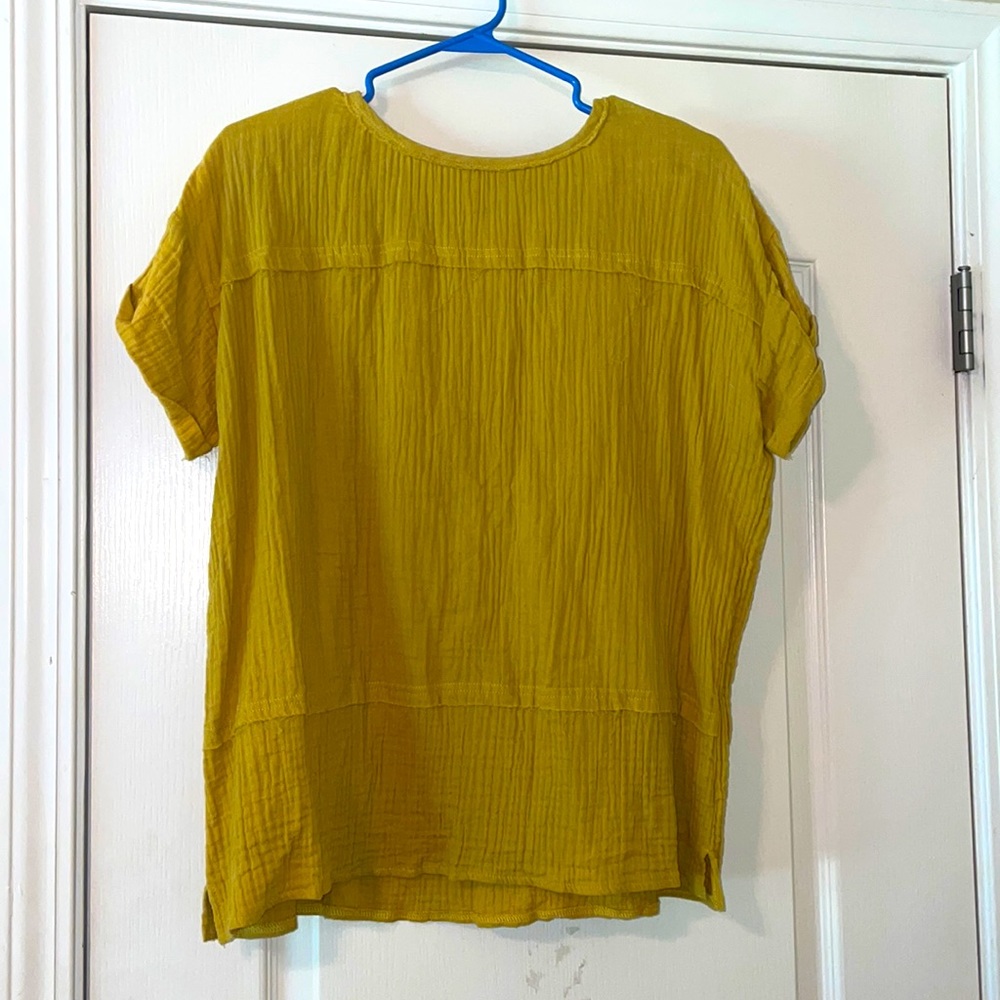 Easel Shirt size small